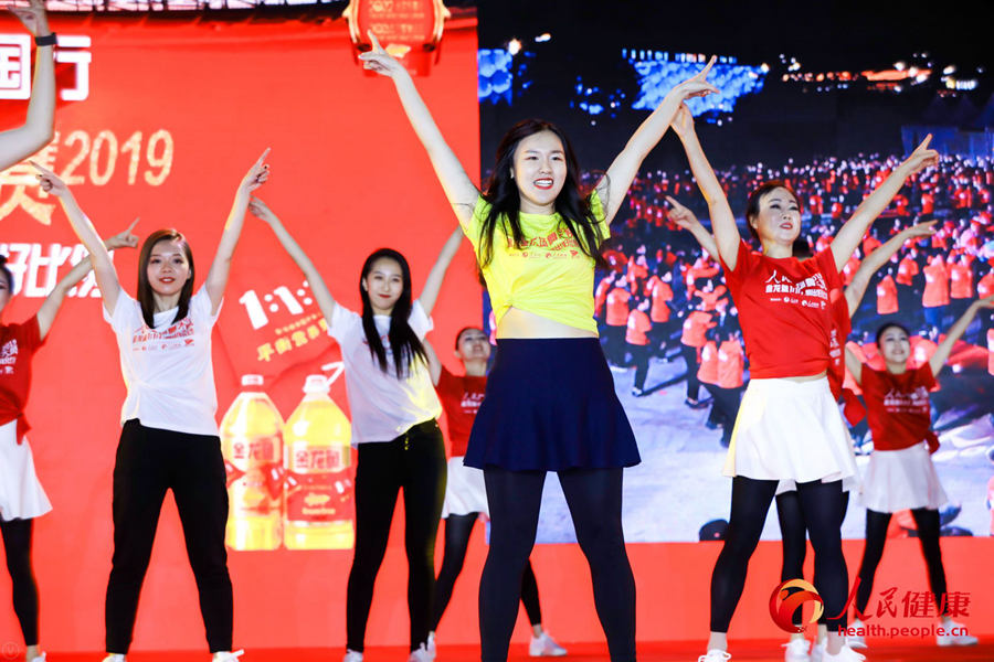 Финал конкурса народных танцевна площади 2019 завершился в Пекине
