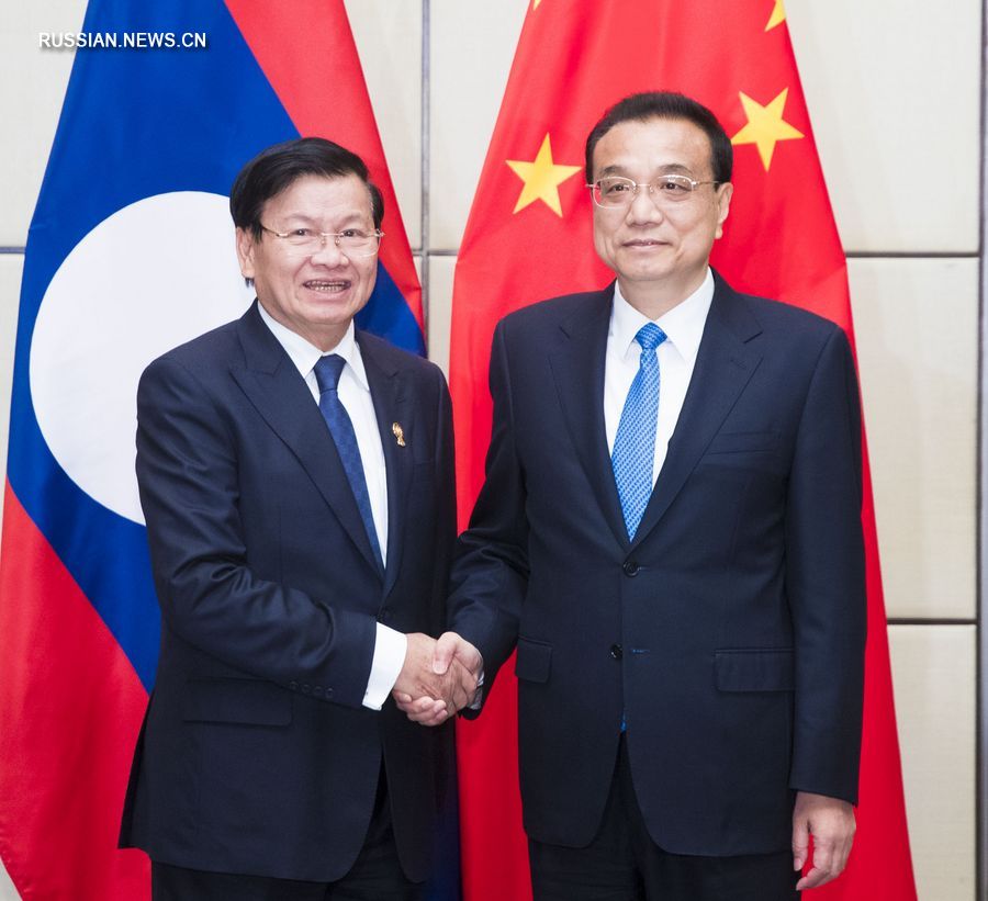 Ли Кэцян встретился с премьер-министром Лаоса Тхонглоуном Сисулитом