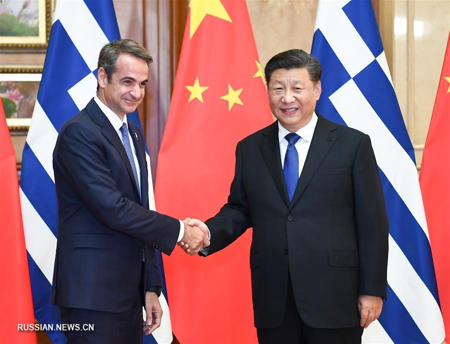 Си Цзиньпин провел встречу с премьер-министром Греции К. Мицотакисом