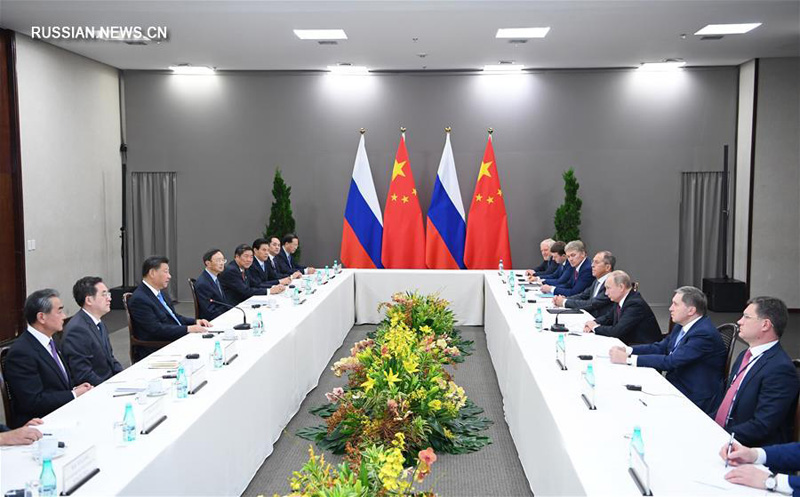 Си Цзиньпин провел встречу с В. Путиным