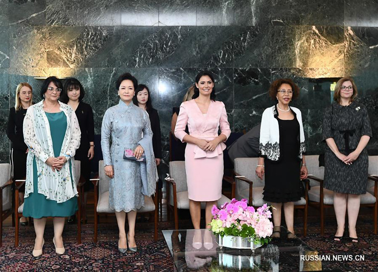 Пэн Лиюань присутствовала на мероприятии в честь супруг лидеров стран БРИКС