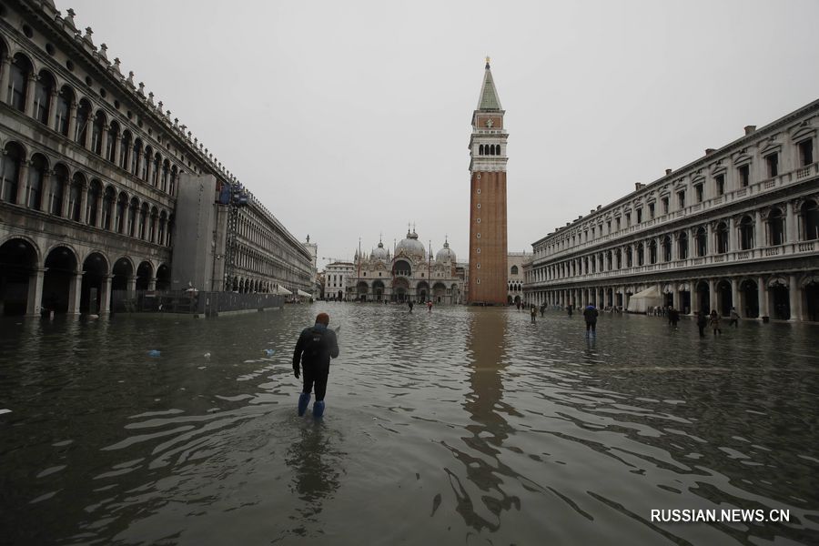В Венеции введен режим ЧП из-за наводнения
