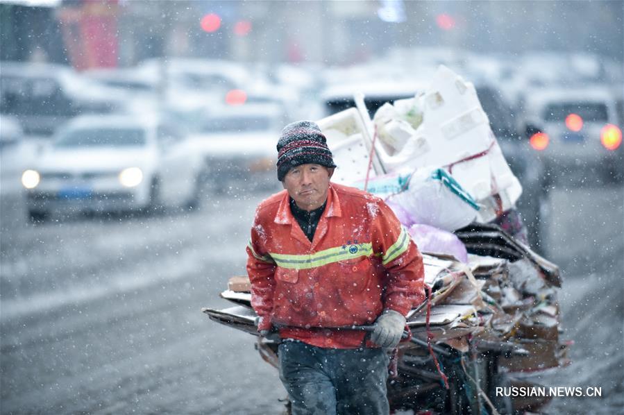 В г. Чанчунь задействованы меры по реагированию на сильный снегопад