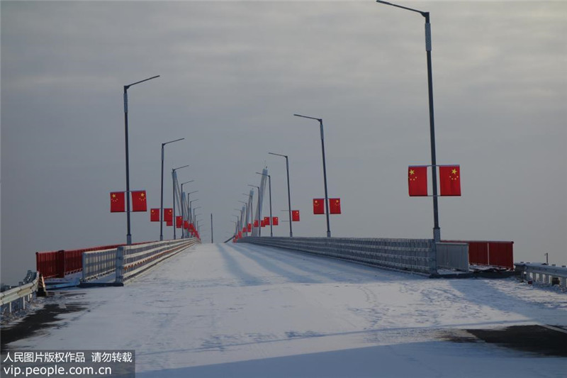 Автодорожный мост через реку Хэйлунцзян на территории Китая достроен
