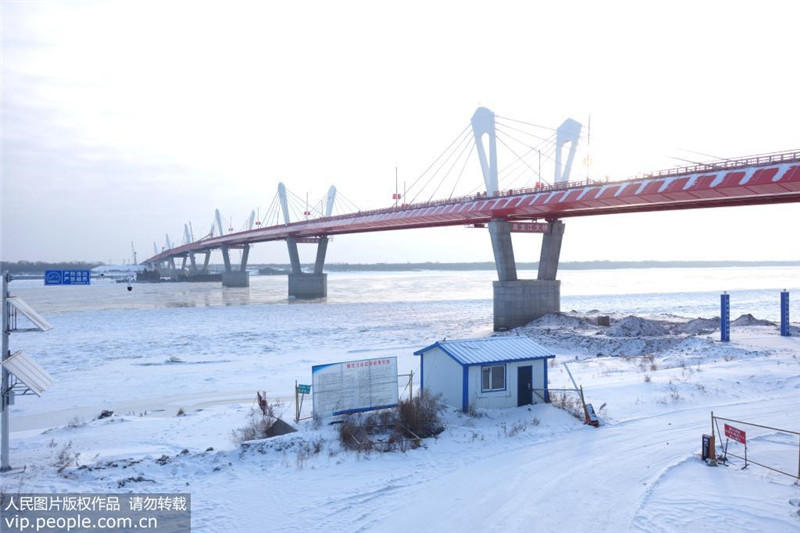 Автодорожный мост через реку Хэйлунцзян на территории Китая достроен