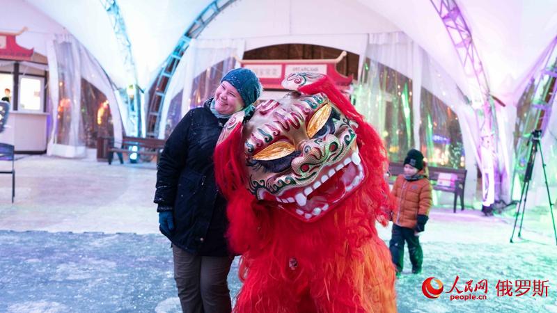 "Волшебные китайские фонари" зажглись в московском парке Сокольники