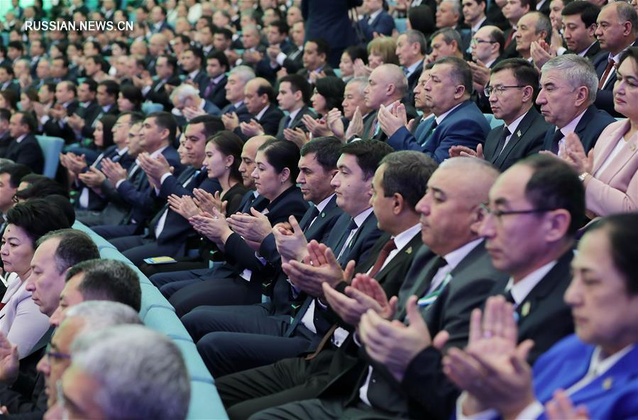 В Узбекистане отмечают 27-й годовщины принятия Конституции страны