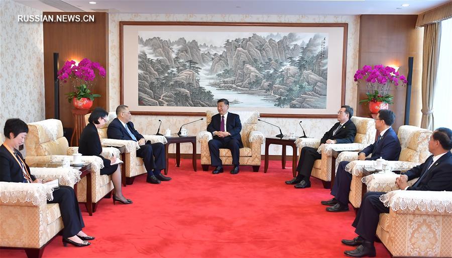 Председатель КНР Си Цзиньпин провел встречу с главой администрации САР Аомэнь Цуй Шианем