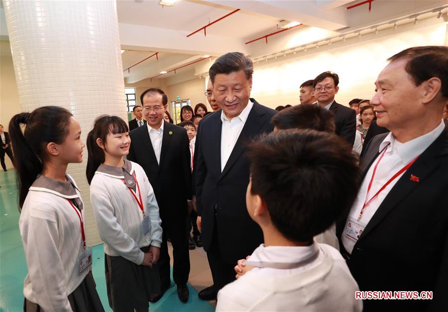 Си Цзиньпин посетил центр правительственных услуг и школу в Аомэне