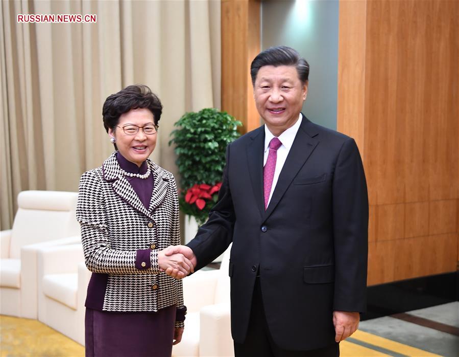 Си Цзиньпин встретился с главой администрации САР Сянган