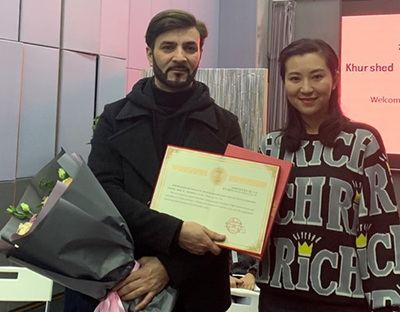 Пекинский городской университет присвоил известному таджикскому кутюрье Хуршеду Сатторову звание почетного профессора