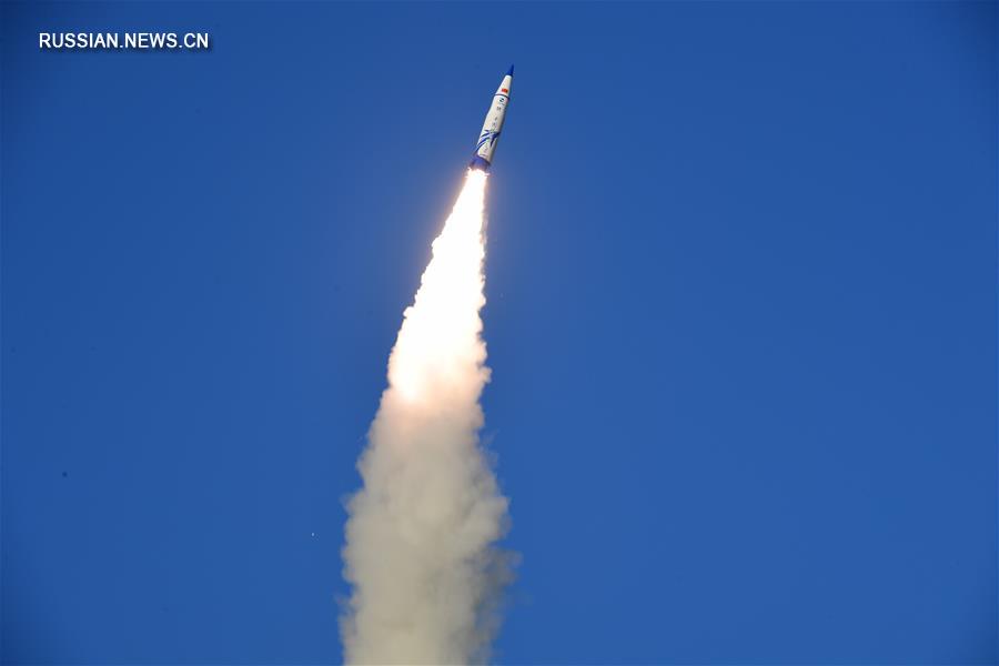 Китай осуществил первый запуск коммерческой суборбитальной ракеты-носителя "Таньсо-1"
