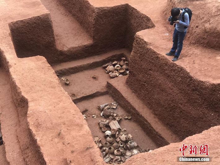 На юге Китая обнаружили около 60 древних гробниц