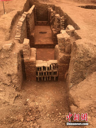 На юге Китая обнаружили около 60 древних гробниц