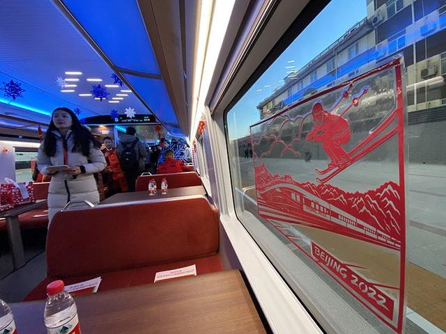 Открыто движение по высокоскоростной железнодорожной линии Пекин-Чжанцзякоу