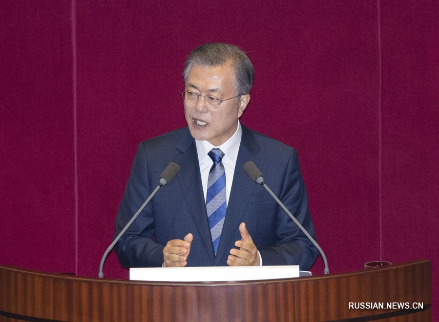 1 ноября 2018 года президент РК Мун Чжэ Ин выступил с речью в Национальном собрании, в которой призвал парламент поддержать усилия, прилагаемые правительством для содействия достижению мира на Корейском полуострове. /Фото: Синьхуа/