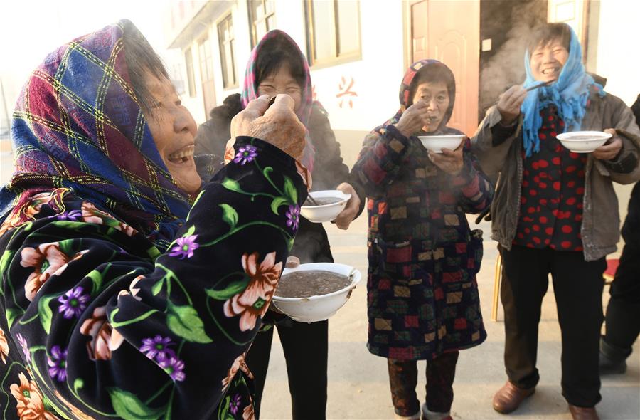 Чашка каши "лабачжоу" -- тепло праздника в каждом сердце