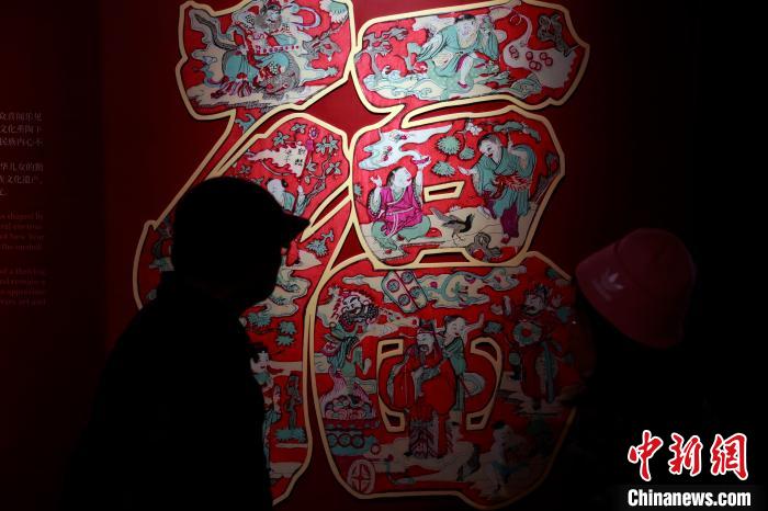 В Шанхае показались китайские традиционные новогодние картины 