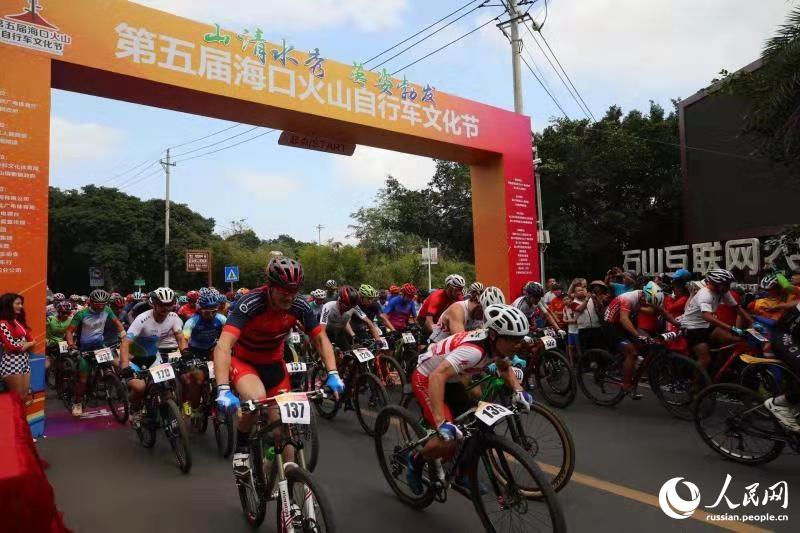 В  геологическом парке вулканов Хайкоу открылся фестиваль велоспорта
