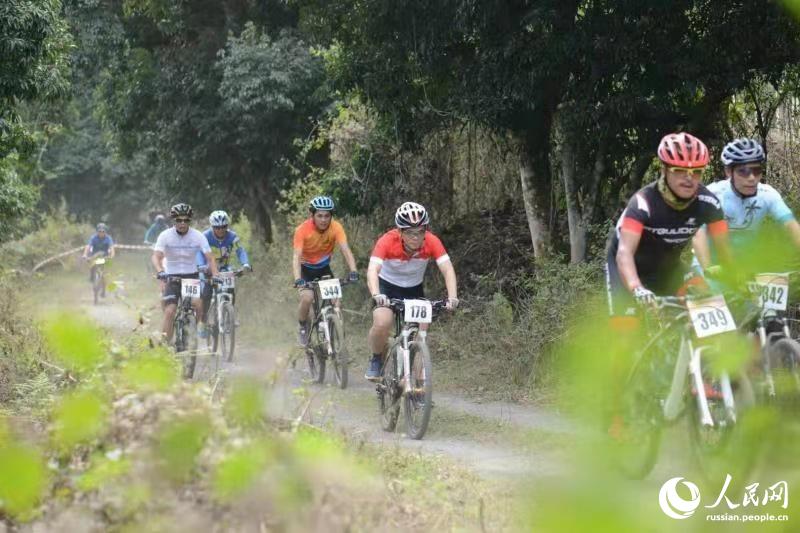 В  геологическом парке вулканов Хайкоу открылся фестиваль велоспорта