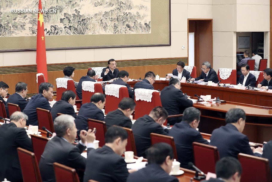Китай обеспечит экономическое развитие в разумных пределах -- Ли Кэцян