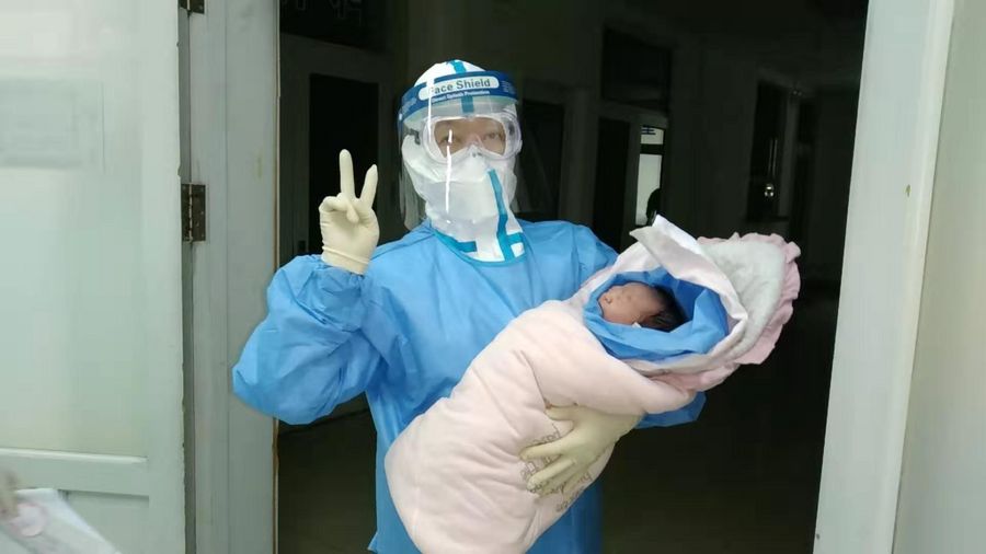В Китае женщина с коронавирусом нового типа родила здорового ребенка