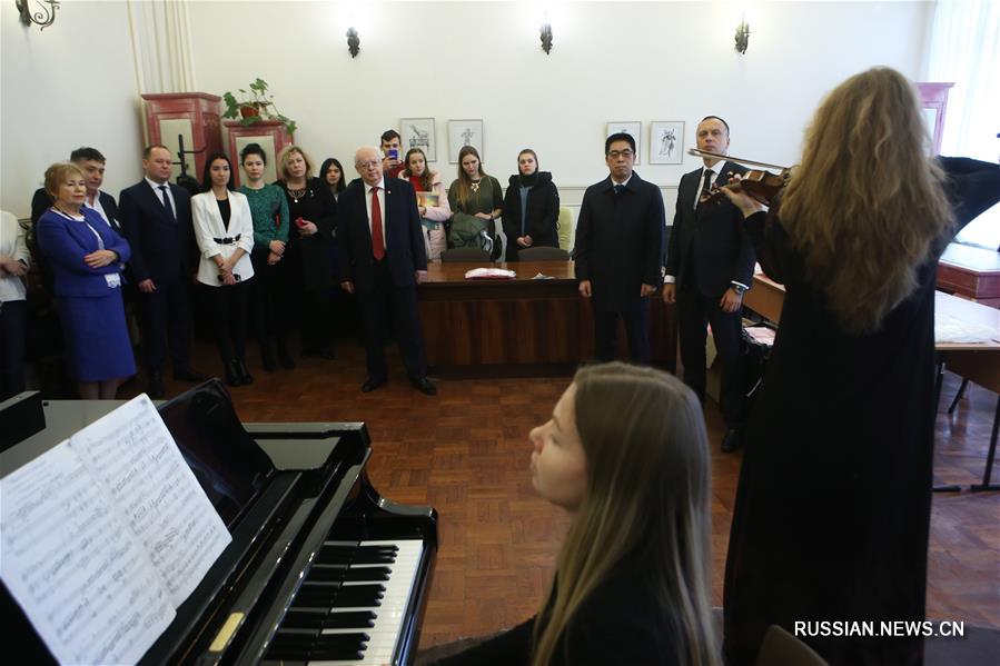 Украинская национальная музыкальная академия имени П. И. Чайковского передала посольству Китая средства противоэпидемической защиты