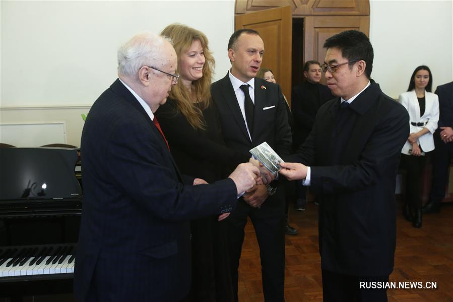 Украинская национальная музыкальная академия имени П. И. Чайковского передала посольству Китая средства противоэпидемической защиты