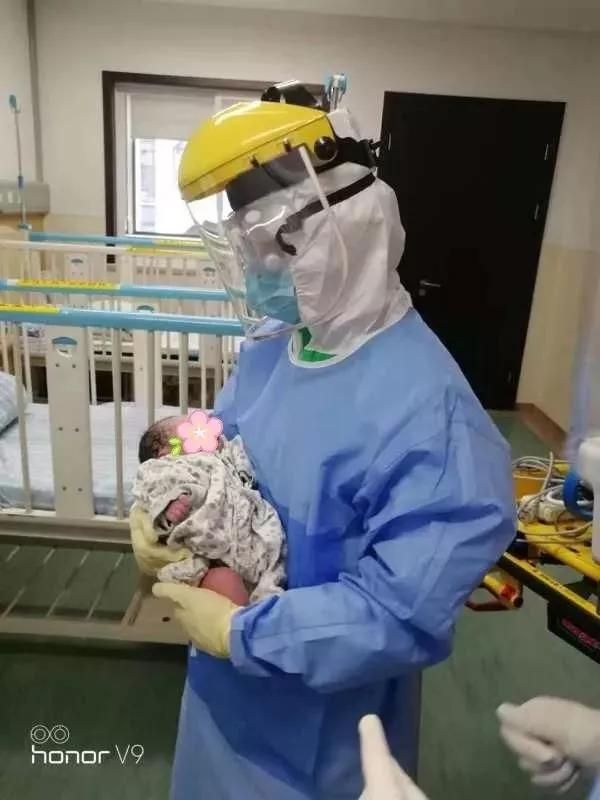 Зараженная коронавирусом женщина родила здорового ребенка на Востоке Китая