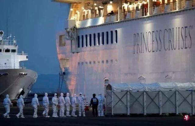 Еще у 66 человек на борту круизного судна в Японии подтвержден новый коронавирус 