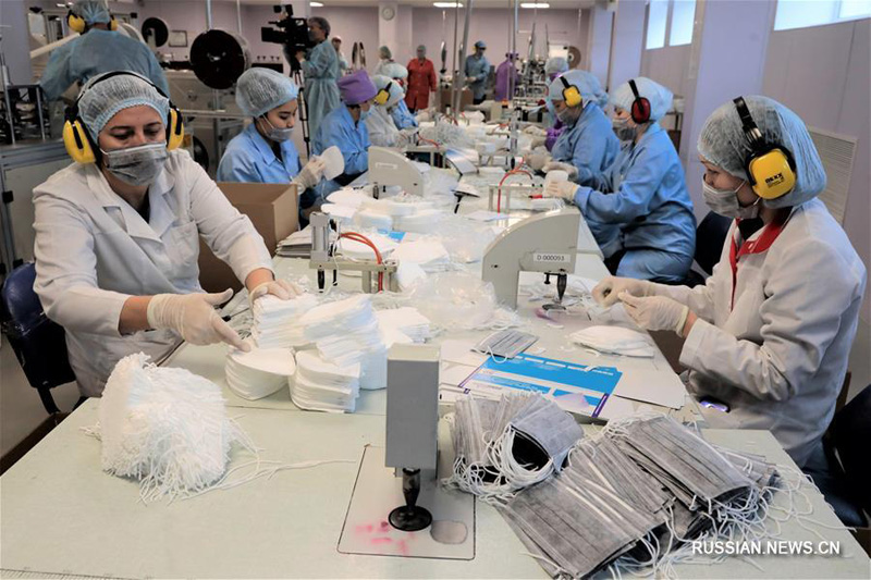 Завод по производству защитных масок на юго-востоке Казахстана перешел на круглосуточный режим работы