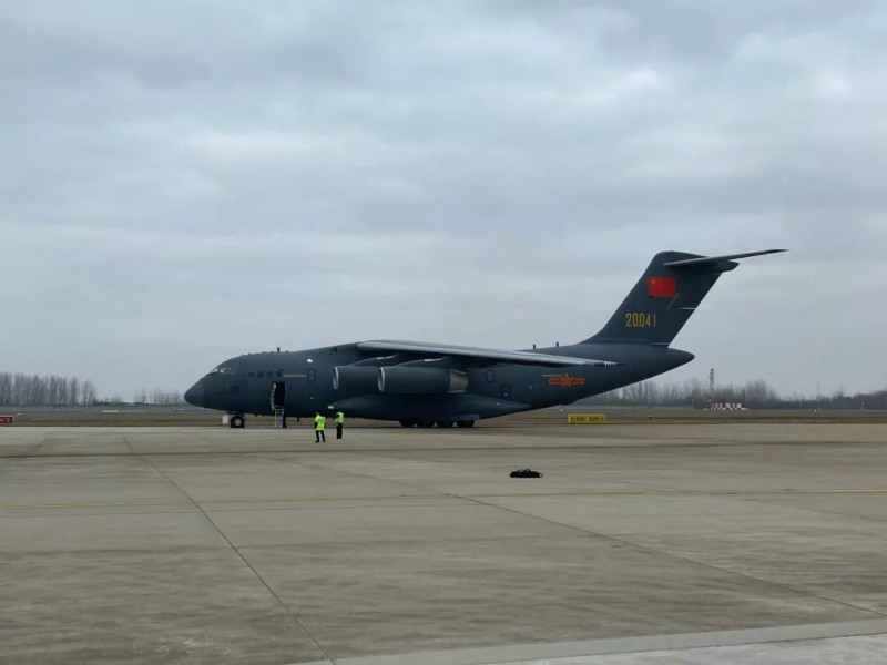 11 военно-транспортных самолетов долетели до города Ухань