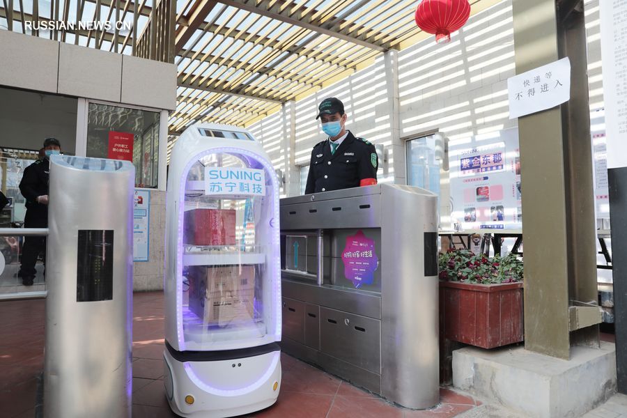 В городе Нанкин роботы-доставщики заменяют людей во время эпидемии