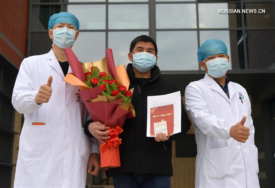 Излечившийся от вирусной пневмонии пациент стал первым донором плазмы крови реабилитационного периода в провинции Цзянси