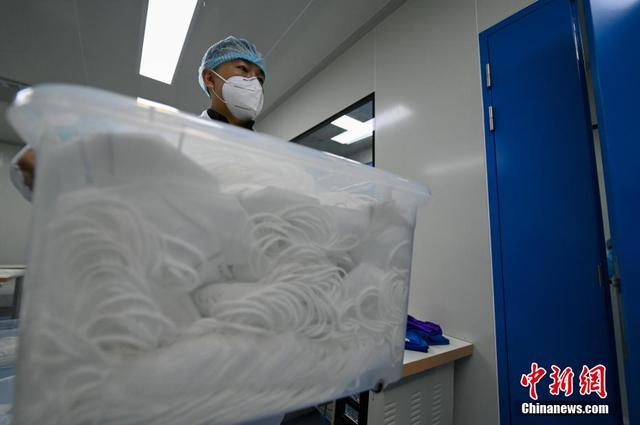 Китаец за 11 дней создал фабрику масок