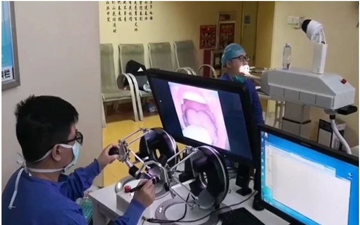 В Китае разработали робота для взятия мазка из горла в целях диагностики COVID-19