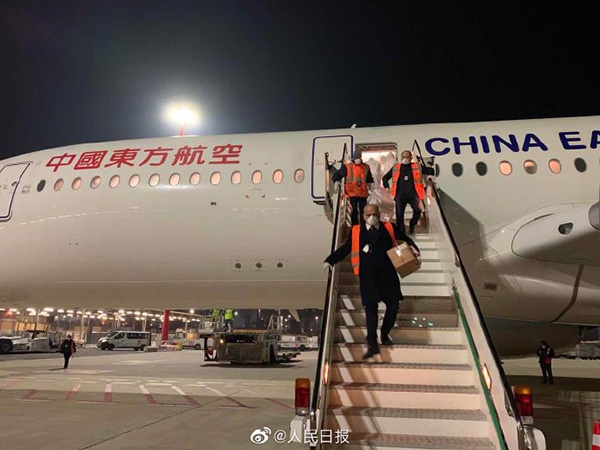 Китай отправил в Италию медицинскую бригаду, чтобы помочь в сдерживании COVID-19