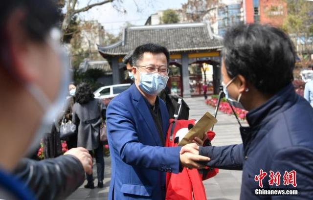 Китайские эксперты помогают странам бороться с эпидемией новой коронавирусной пневмонии