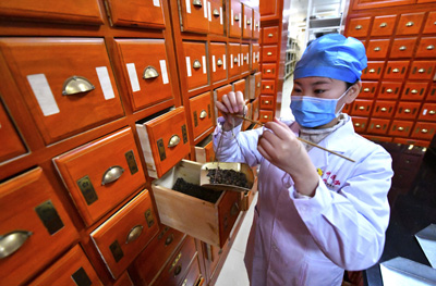 Традиционная китайская медицина играет важную роль в борьбе с эпидемией
