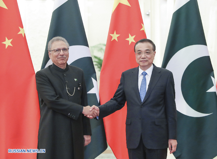 Ли Кэцян встретился с президентом Пакистана А. Алви