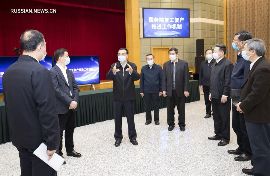 Ли Кэцян проинспектировал состояние снабжения основными товарами и медицинскими изделиями в Пекине