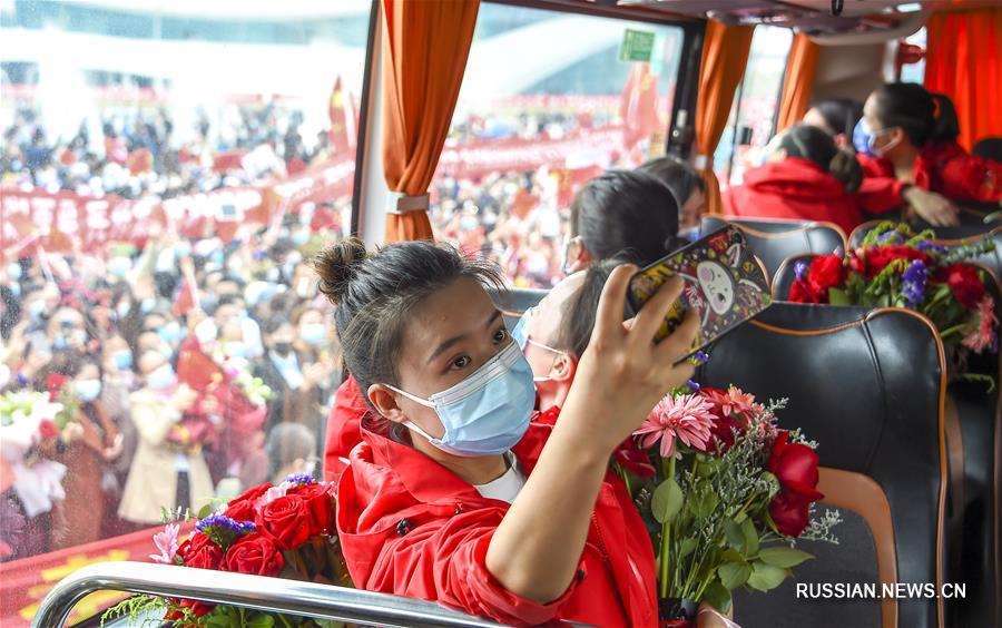 Сяогань с почетом провожает медиков из Чунцина