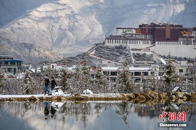 В китайском городе Лхаса прошел снегопад