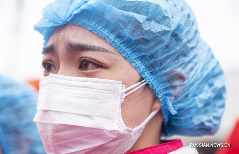 Больницу "Лэйшэньшань" в Ухане покидают медики, командированные из других провинций