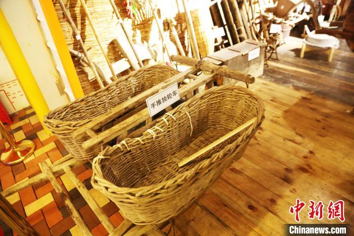 В городе Чунцин открылся выставочный зал, посвященный старинным предметам 