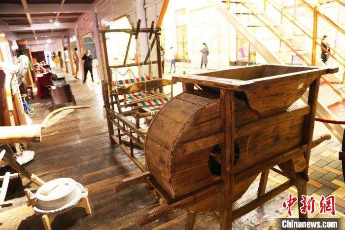 В городе Чунцин открылся выставочный зал, посвященный старинным предметам 
