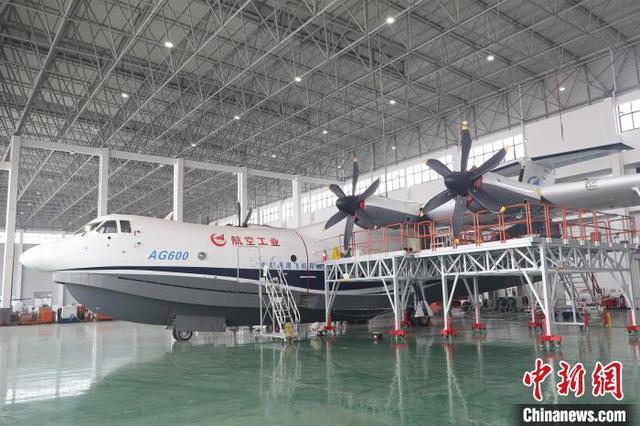 Китайский самолет-амфибия AG600 активно готовится к первому полету на море