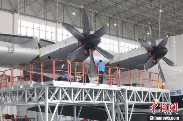 Китайский самолет-амфибия AG600 активно готовится к первому полету на море