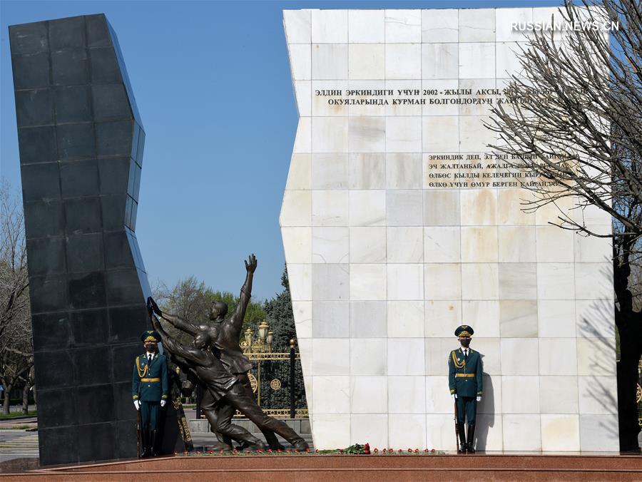 В Кыргызстане отметили годовщину революции 2010 года