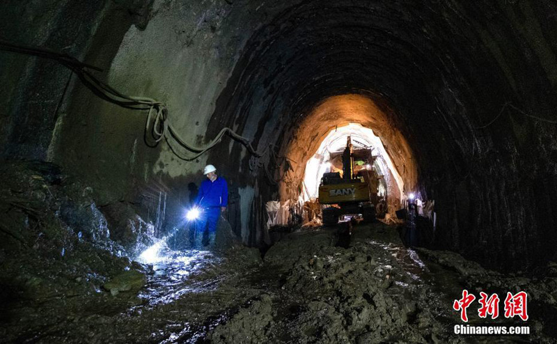 Завершилось строительство всех тоннелей по ж/д магистрали Лхаса-Ньингчи в Тибете